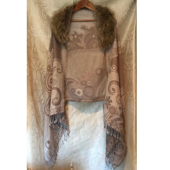 Eyeful, Tan/Beige, intricate design, wrap/shawl w/faux fur collar, One Size - Picture 3 of 10